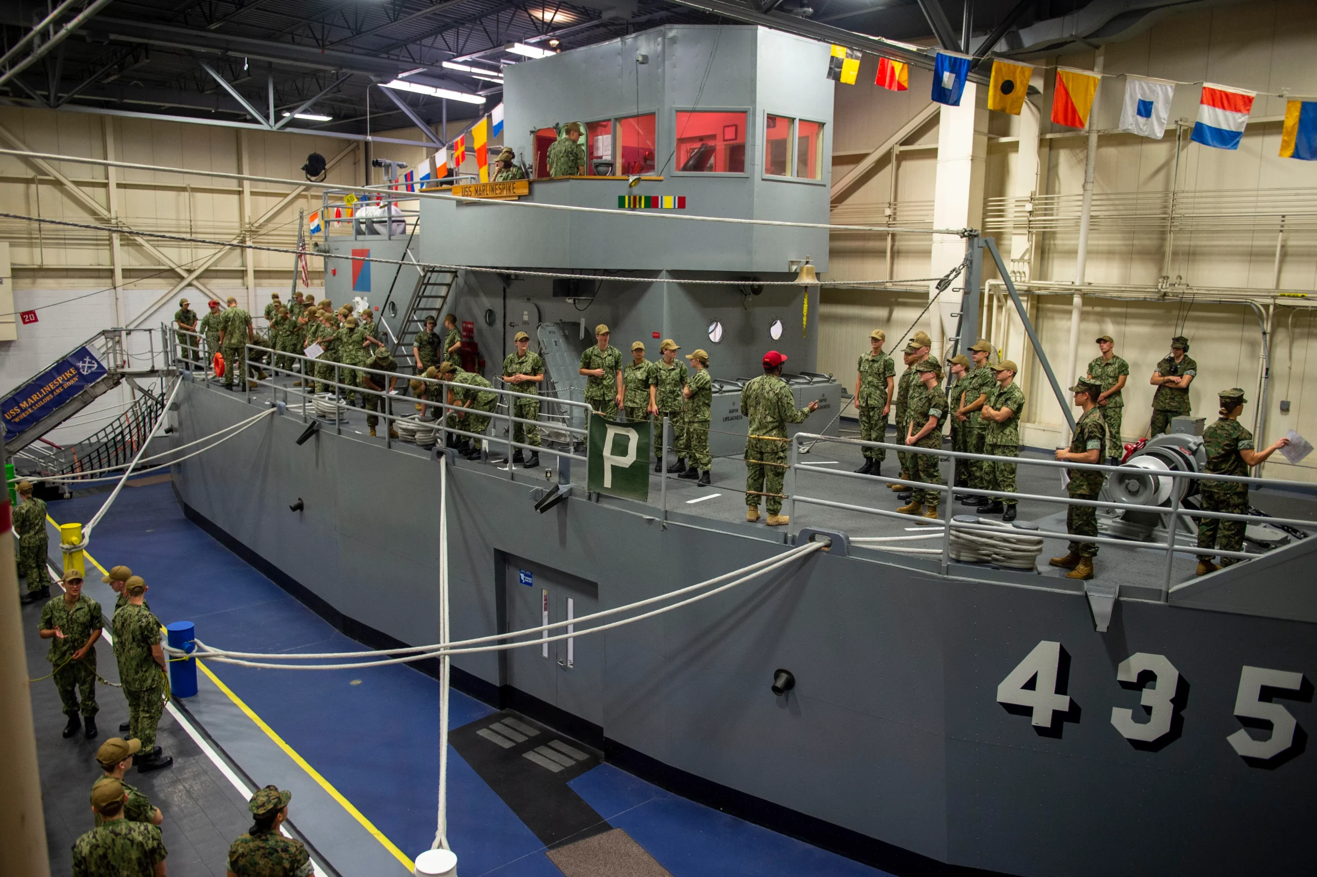 uss-marlinspike-a-seamanship-trainer-at-recruit-training-v0-3chusjfext7b1